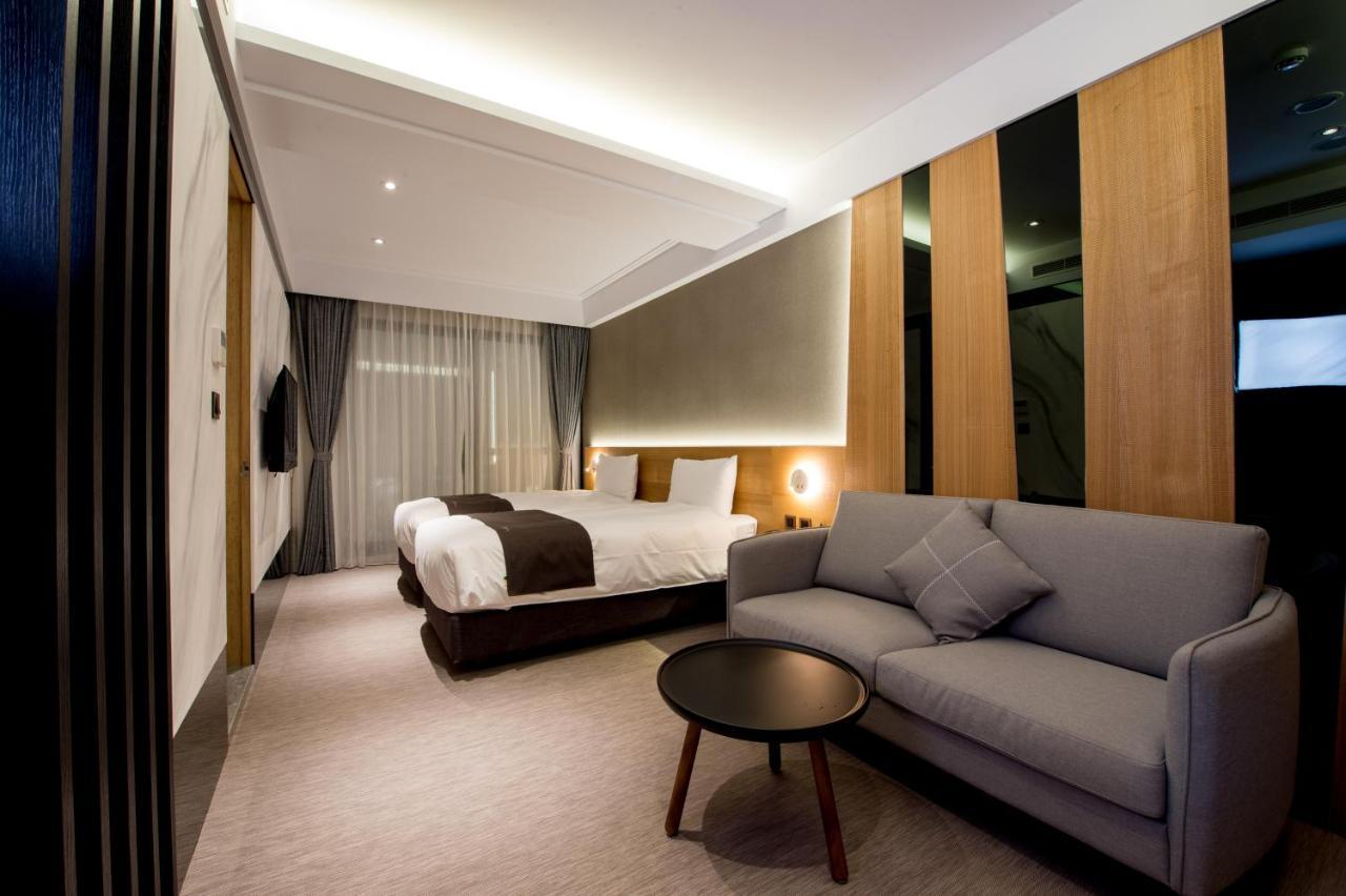 He-Jia Hotel Miaoli Exteriör bild