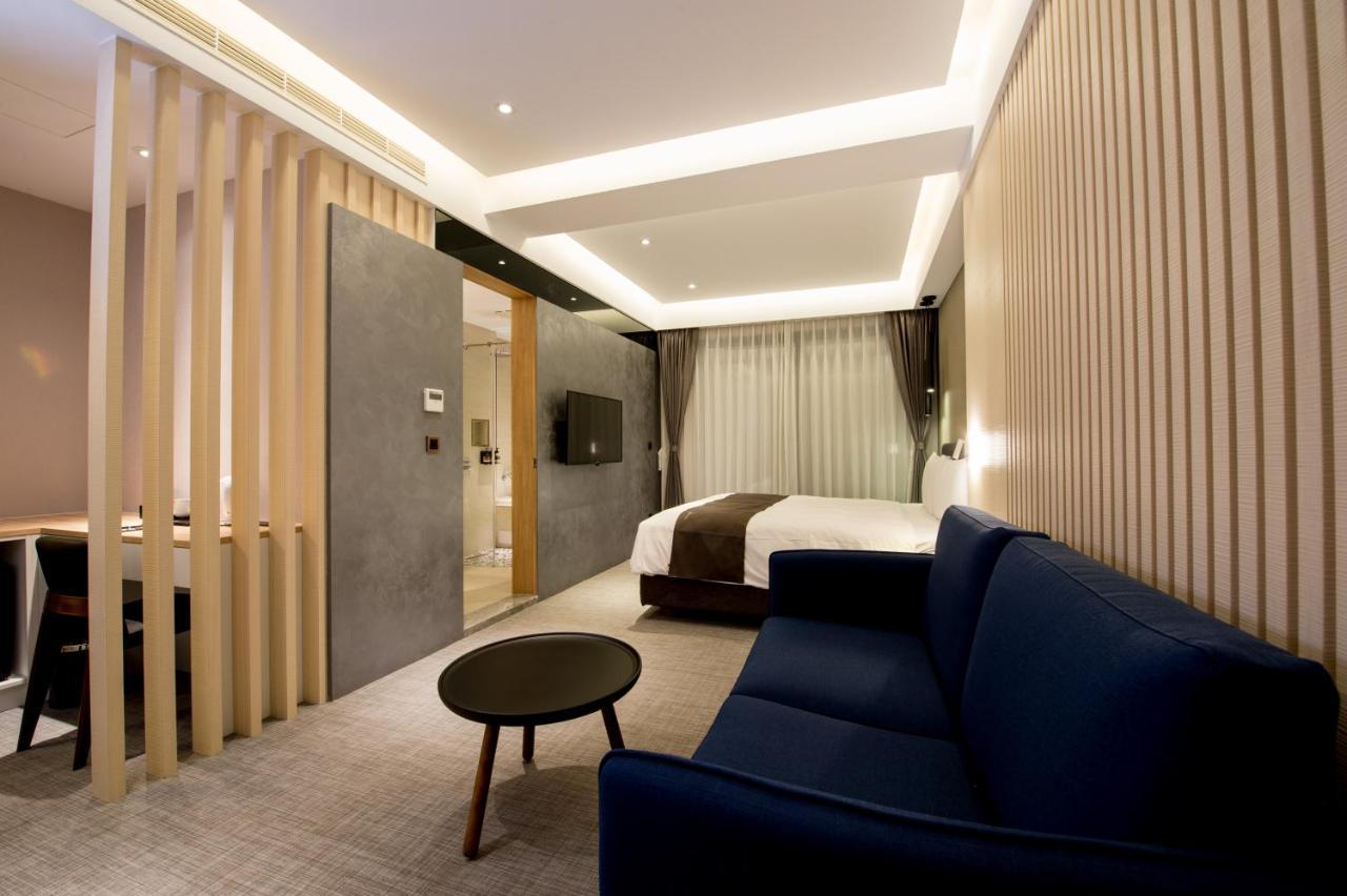 He-Jia Hotel Miaoli Exteriör bild